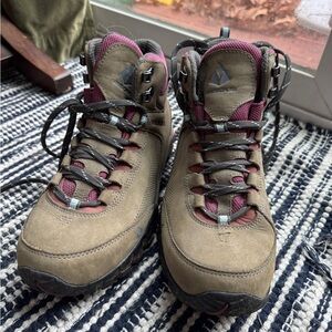 Vasque Women's hiking boots - barely worn - waterproof